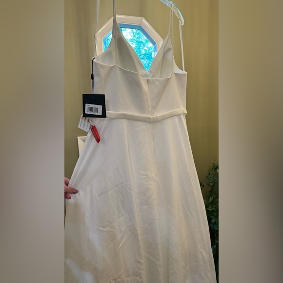 Gorgeous NEW Mac Duggal A-line v-neck ballgown - Picture 8 of 10